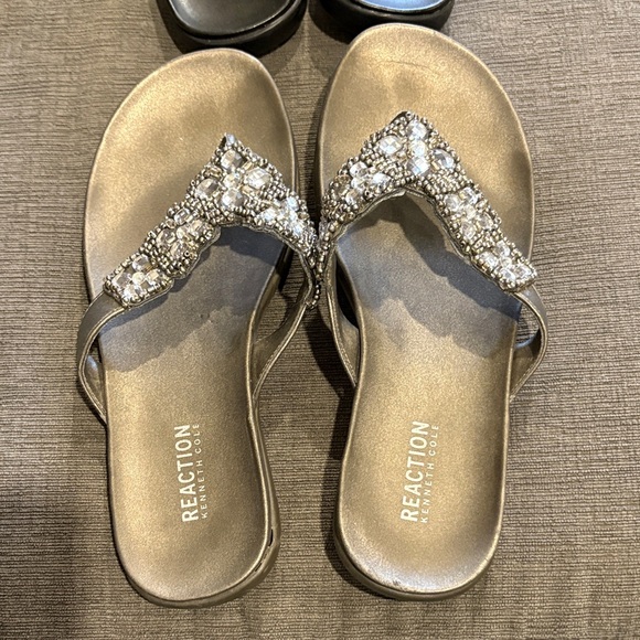 Kenneth Cole Reaction Black and Platinum Sandals - Picture 5 of 6